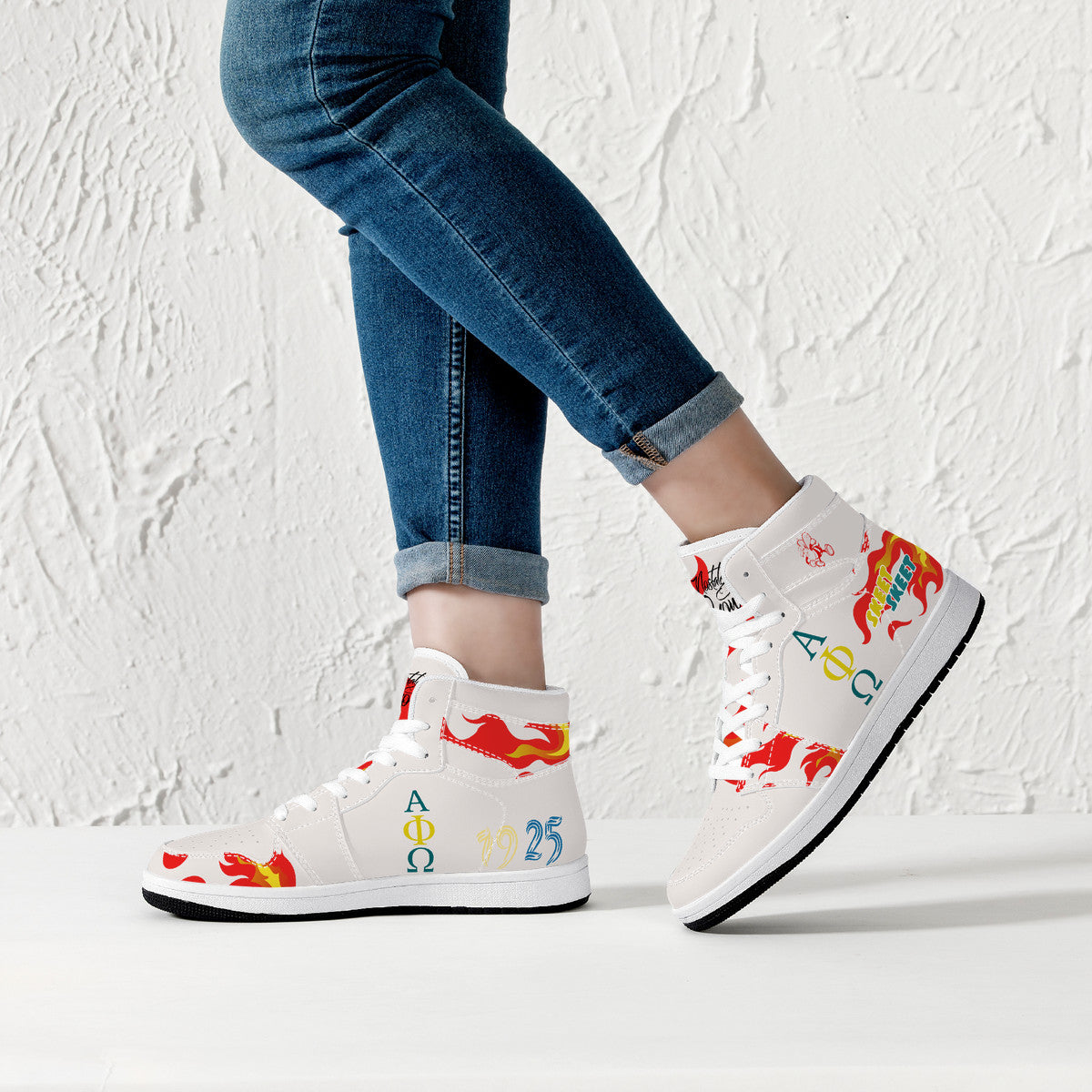 Be Who You Bee๐ APO ๐ฅ Leather Sneakers - White